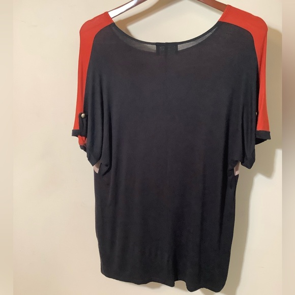 Simply Layla rust, taupe & black top short sleeve with button on sleeve 1X - Picture 2 of 3